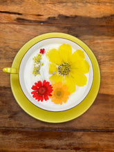 Load image into Gallery viewer, Vintage Soy Candle Teacup