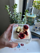 Load image into Gallery viewer, Beautiful 16 Oz Candle