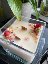 Load image into Gallery viewer, Huge 18+ Ounce Candle decorated with dried flowers