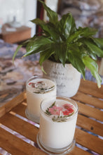 Load image into Gallery viewer, Round Candles Topped With Dried Flowers