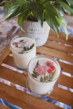 Load image into Gallery viewer, Round Candles Topped With Dried Flowers