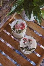 Load image into Gallery viewer, Round Candles Topped With Dried Flowers