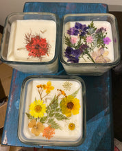 Load image into Gallery viewer, Huge 18+ Ounce Candle decorated with dried flowers
