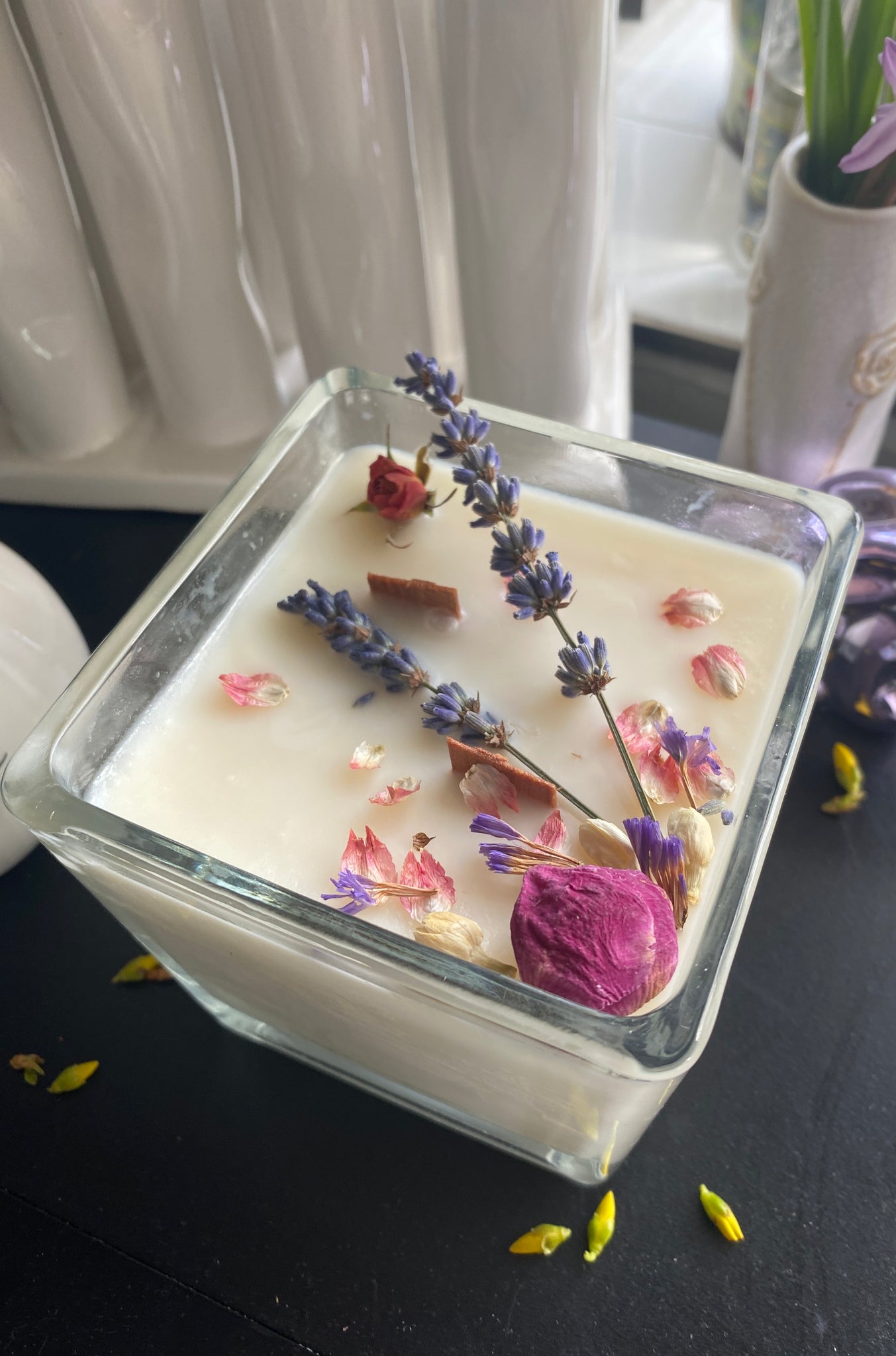 CANDLE DECORATED WITH DRIED FLOWERS